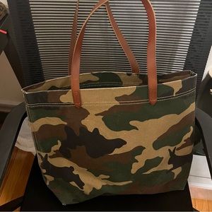 Madewell transport tote in camo